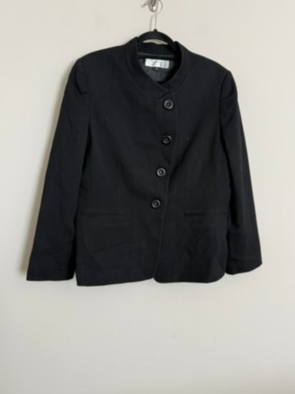 Woman Tahari Arthur S. Levine 2-piece Black Pant Suit - Size 16. - Picture 8 of 12